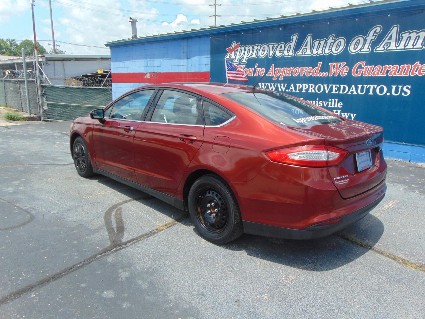 2014 Red Ford Fusion (3FA6P0G74ER) with an 4-Cyl 2.5 Liter engine, Automatic, 6-Spd transmission, located at 2105 Dixie Hwy, Louisville, KY, 40210, (502) 772-3333, 38.220932, -85.795441 - Unable to interpret response, please check raw response - Photo#16